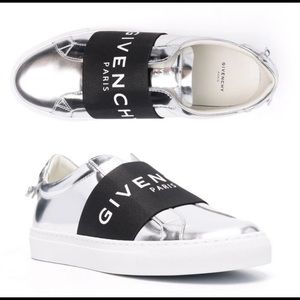BRAND NEW! Silver-tone ‘Urban Street’ sneakers from Givenchy.
